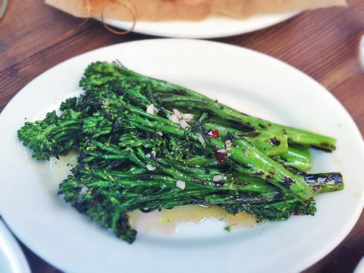 What's the Difference Between Broccolini, Broccoli Rabe, and Chinese